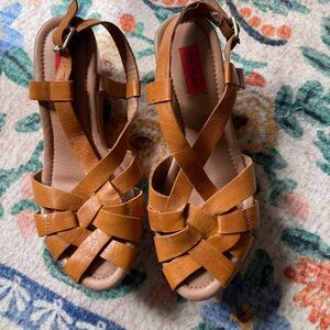 Tan Strappy Women’s Sandals Miz Mooz size 6